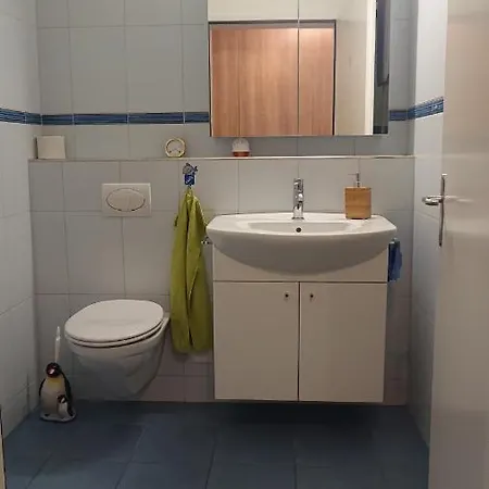 300m Zur S-bahn Jona