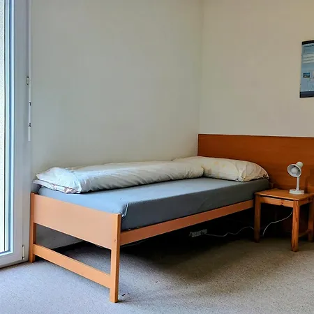 300m Zur S-bahn Jona Homestay