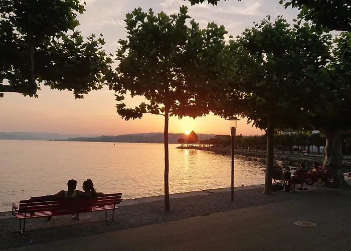 Δωμάτια σε οικογενειακή κατοικία 300m Zur S-bahn Jona