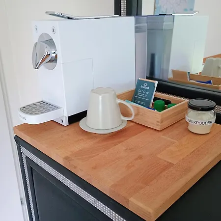 300m Zur S-bahn Jona 홈스테이 Rapperswil-Jona